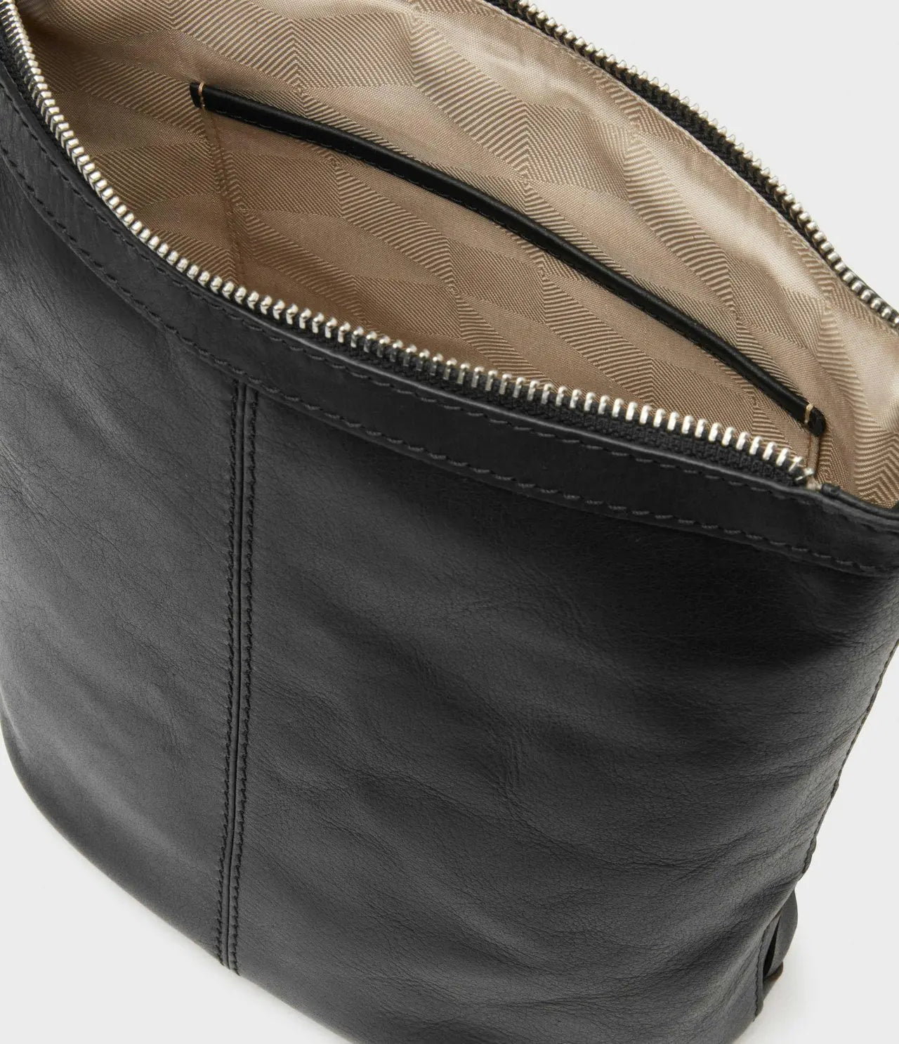 Saddler Arima Axelremsväska - Travels And Bags