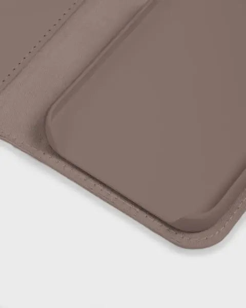 Holdit Wallet Case Magnet iPhone 15 Pro - Ljusbrun - Travels And Bags