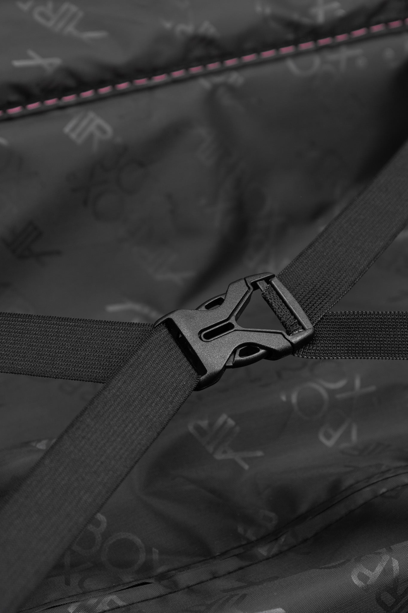 Airbox AZ18 Mellanstor Resväska 66 cm - Rosa