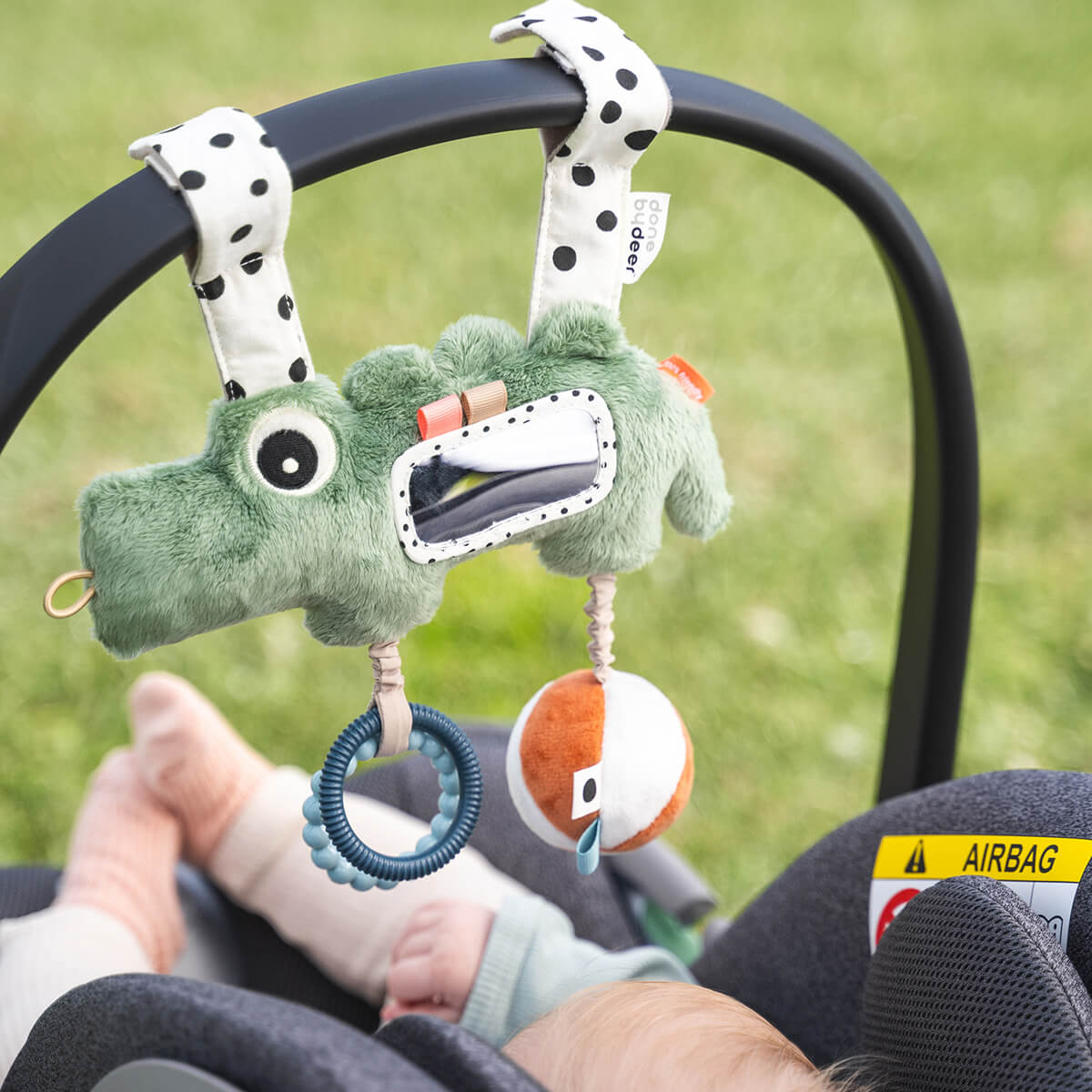 Done by Deer Hanging activity toy Croco - Grön
