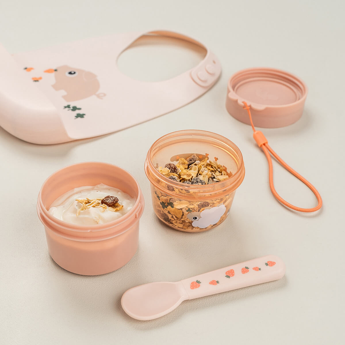 Done by Deer To go 2-way snack container S Tiny farm - Powder