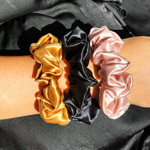 Ladda upp bild till gallerivisning, tre siden scrunchies
